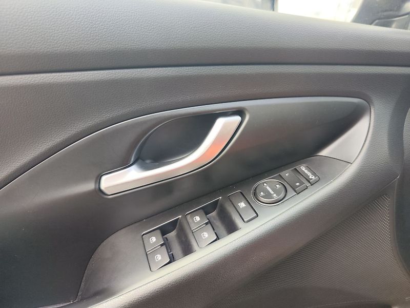 Hyundai i30 1.5 T-GDi117kw smart Navi - fotka 30 z 34