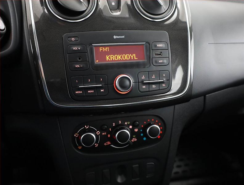 Dacia Logan (2019) 1.0 SCe, ČR,1.maj, Serv.kniha - fotka 9 z 15