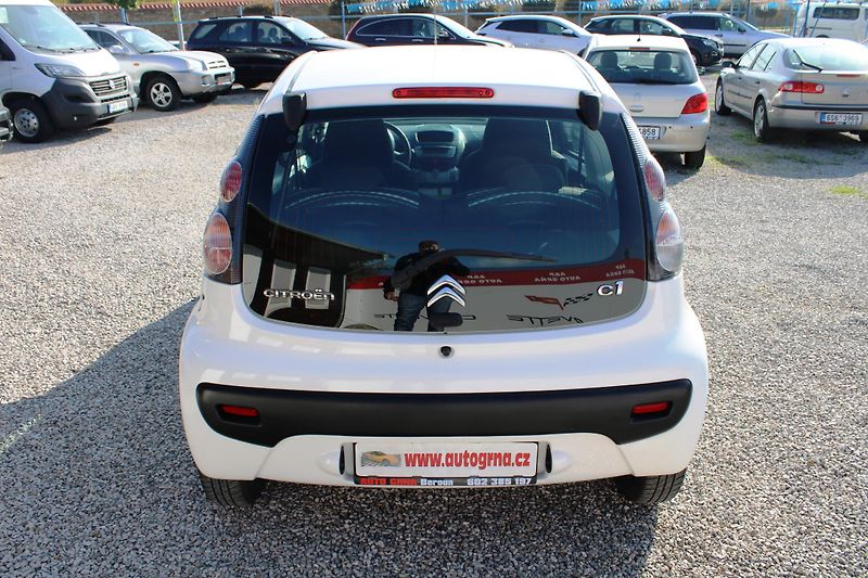 Citroën C1 (2012) 1,0i EL.OKNA ESP SERVO CENTRÁL - fotka 6 z 15
