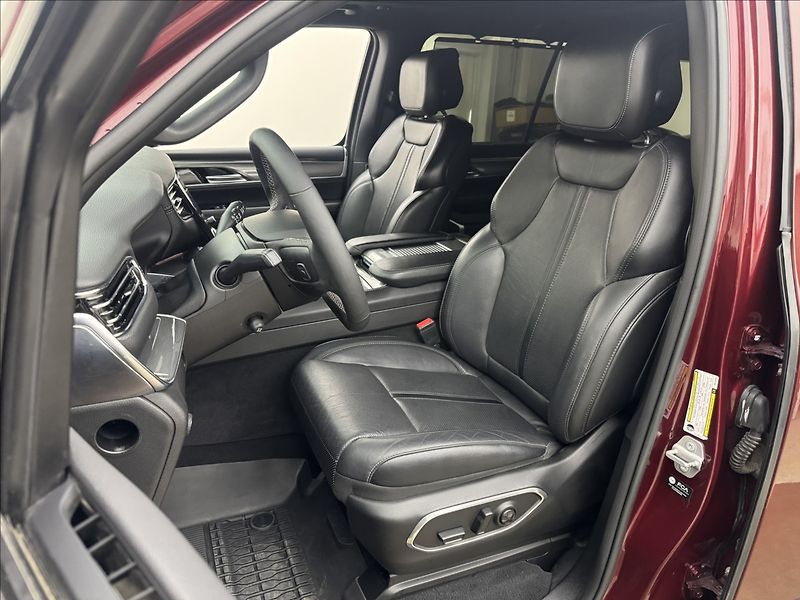 Jeep Wagoneer 5,7 V8 VZDUCH 7-MÍST DPH 360° - fotka 44 z 60