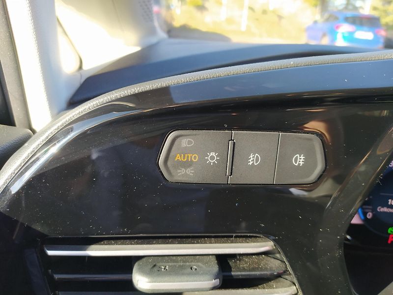 Ford Tourneo Connect (2025) 1,5 EcoBoost 85kW Titanium - fotka 16 z 19