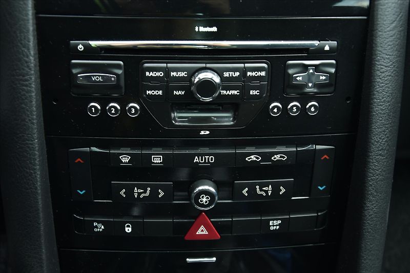 Peugeot 407 2.2 HDI 125kW PANORAMA ČR - fotka 19 z 22
