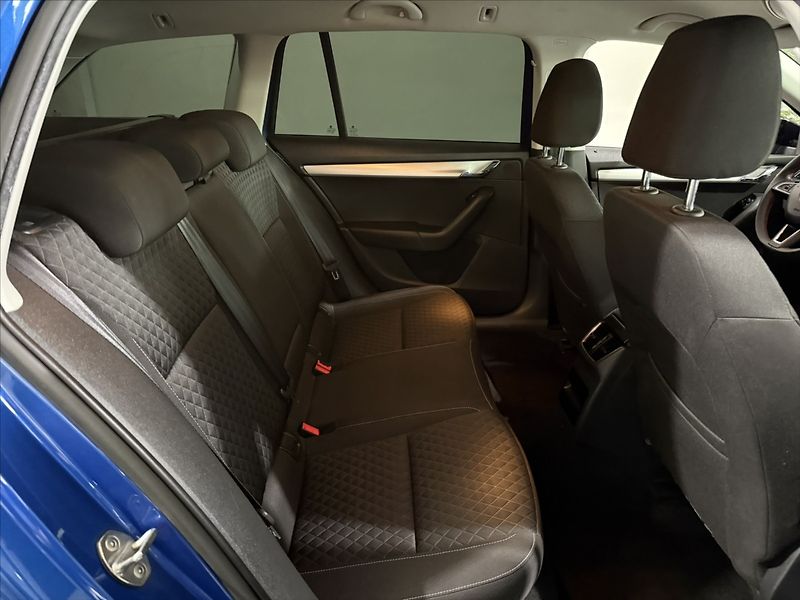 Škoda Octavia 2,0   TDI 110 kW DRIVE LED ACC - fotka 21 z 38