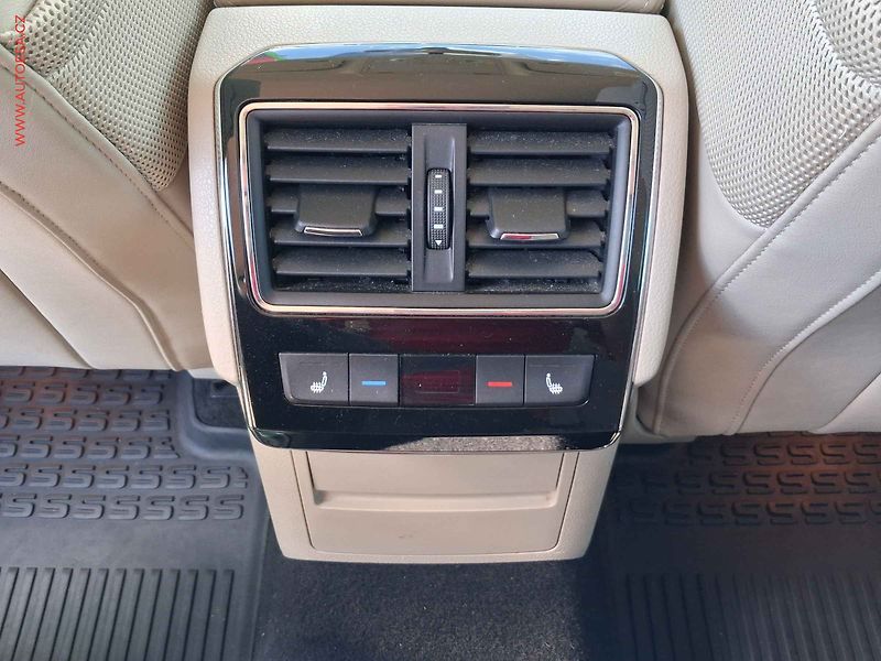 Škoda Superb (2015) 2.0 TDi, ČR, Style - fotka 22 z 24
