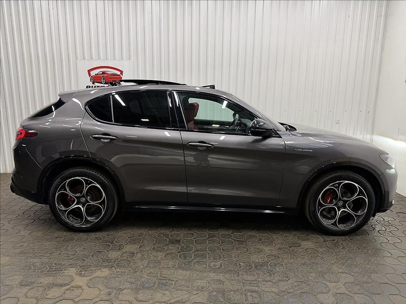 Alfa Romeo Stelvio VELOCE 206kW Q4 H&K PANO LED - fotka 10 z 42