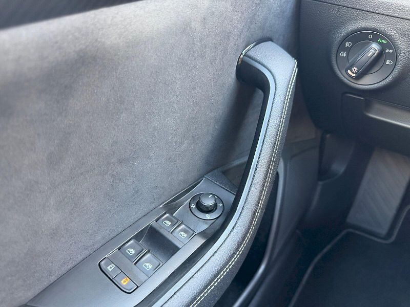 Škoda Superb (2023) 2.0 TDI 147kW DSG 4x4 SportLin - fotka 11 z 35