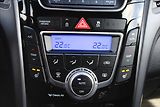Hyundai i30 1,6 i  ČR,1.MAJ,WEEKEND DESIGN - náhled 13