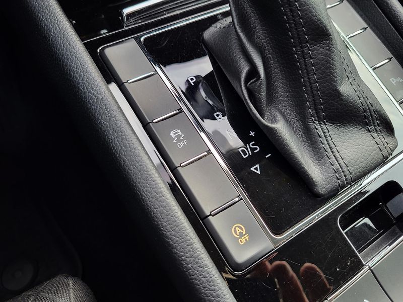 Škoda Superb 2.0 TSI 162kW DSG STYLE+ - fotka 29 z 48