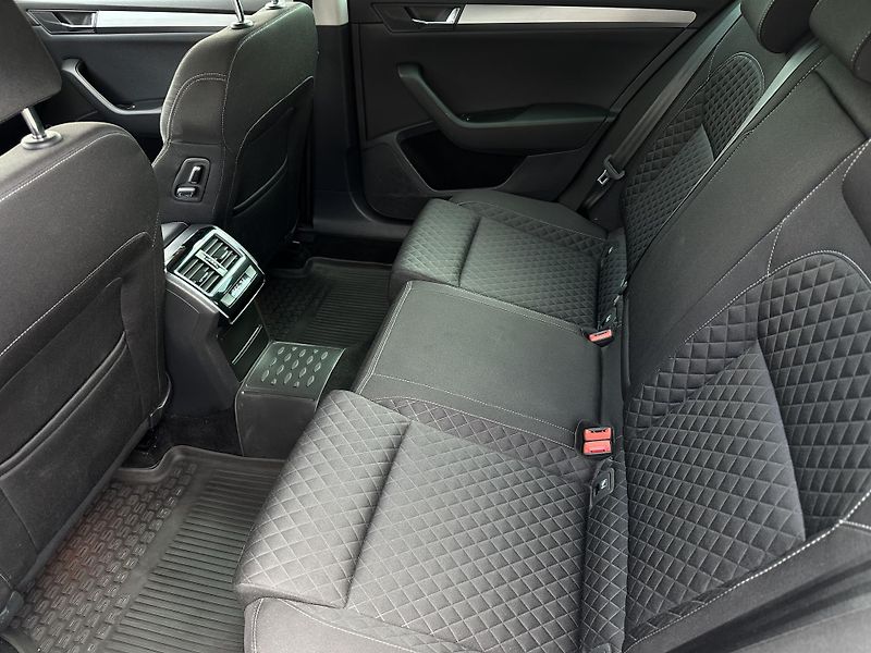 Škoda Superb 2.0 TDI Style - fotka 24 z 37