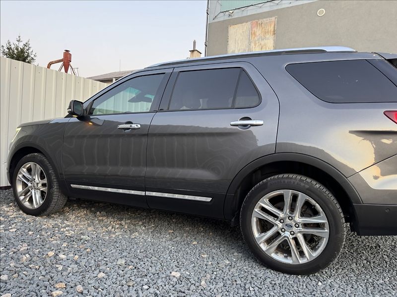 Ford Explorer 3,5 V6 268kW 4X4 PLATINUM - fotka 16 z 50