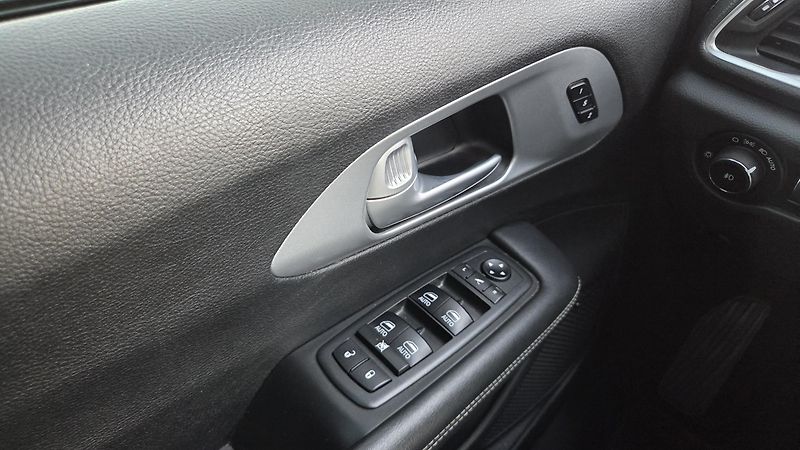 Chrysler Pacifica 3,6L 211 kW,Limited 7 míst,LPG - fotka 30 z 48