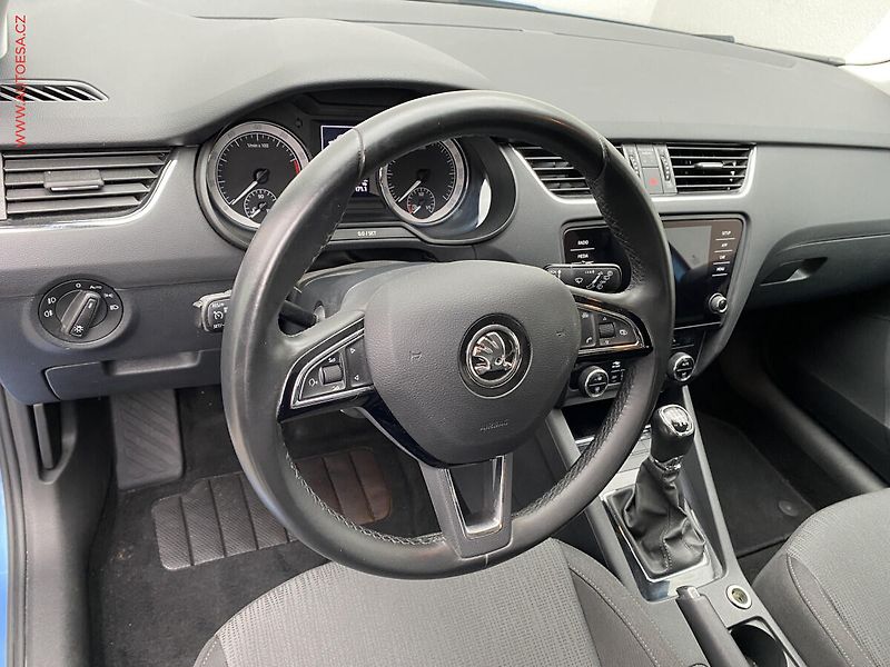 Škoda Octavia (2018) 1.8 TSi, Style, park. čidla - fotka 13 z 17