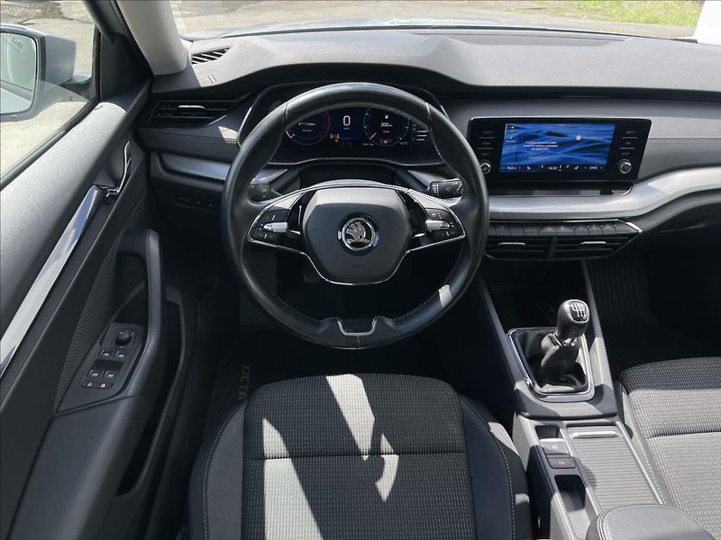 Škoda Octavia 2,0 TDI Combi Ambition Plus - fotka 7 z 21