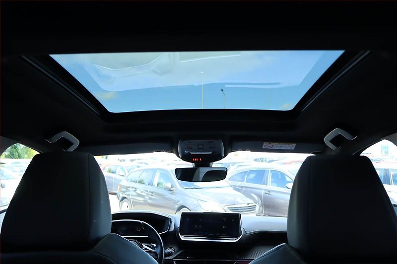 Peugeot 2008 (2021) GT Line 1.5 BlueHDi, Automat - fotka 24 z 26