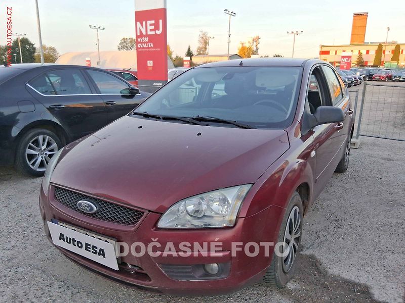 Ford Focus (2004) 1.6 i, autoAC, tažné - fotka 1 z 3