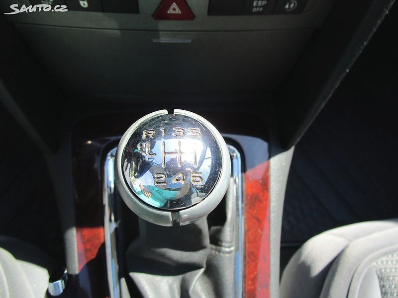 Peugeot 407 2,0HDI -100KW - NOVÁ STK - fotka 14 z 21