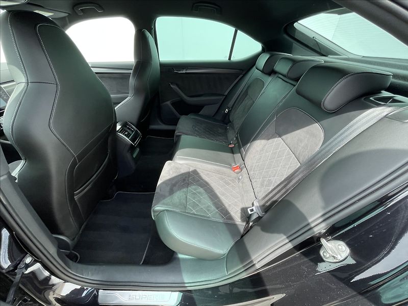 Škoda Superb 2,0 TDI 4x4 DSG SportLine TZ - fotka 12 z 22