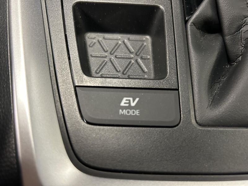 Toyota RAV4 (2024) 2.5 Hybrid EXECUTIV e-CVT 360° - fotka 8 z 37