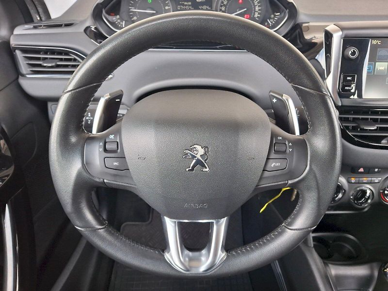 Peugeot 208 (2016) ALLURE Automat 1,2i 60kW - fotka 15 z 35