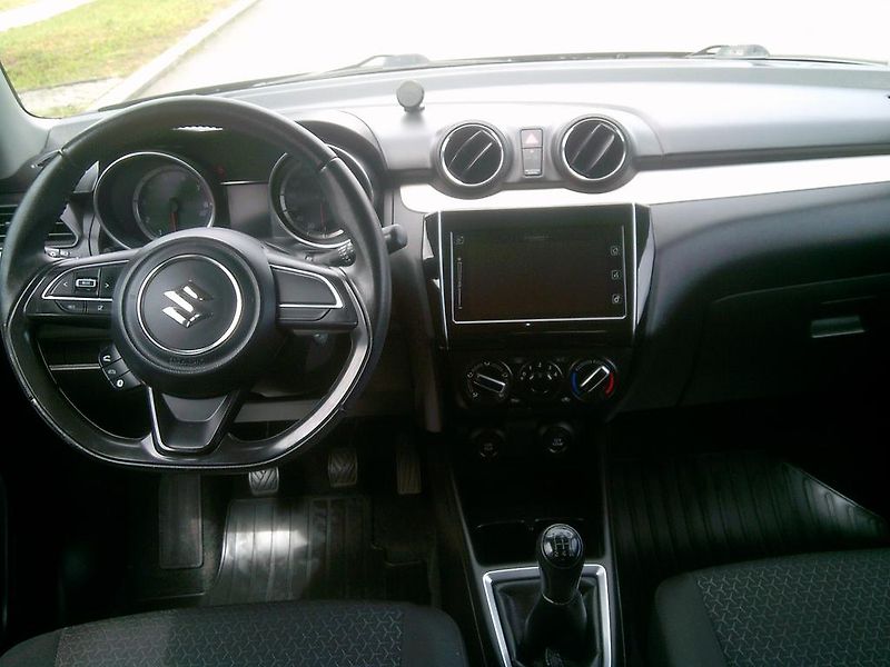 Suzuki Swift (2017) 1.2i KOUPENO ČR,1.MAJITEL - fotka 8 z 12