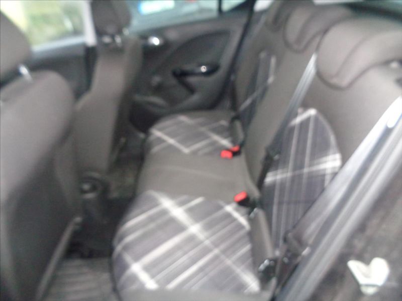 Opel Corsa 1,4 - fotka 8 z 14