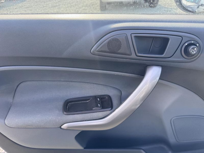 Ford Fiesta 1.25i, 44 kW, 1.Majitel,ČR - fotka 12 z 17