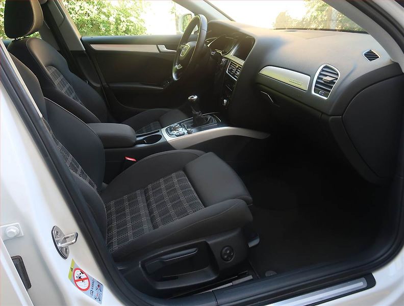 Audi A4 (2013) 1.8 TFSI, 4X4, Navi, Xenony - fotka 9 z 19