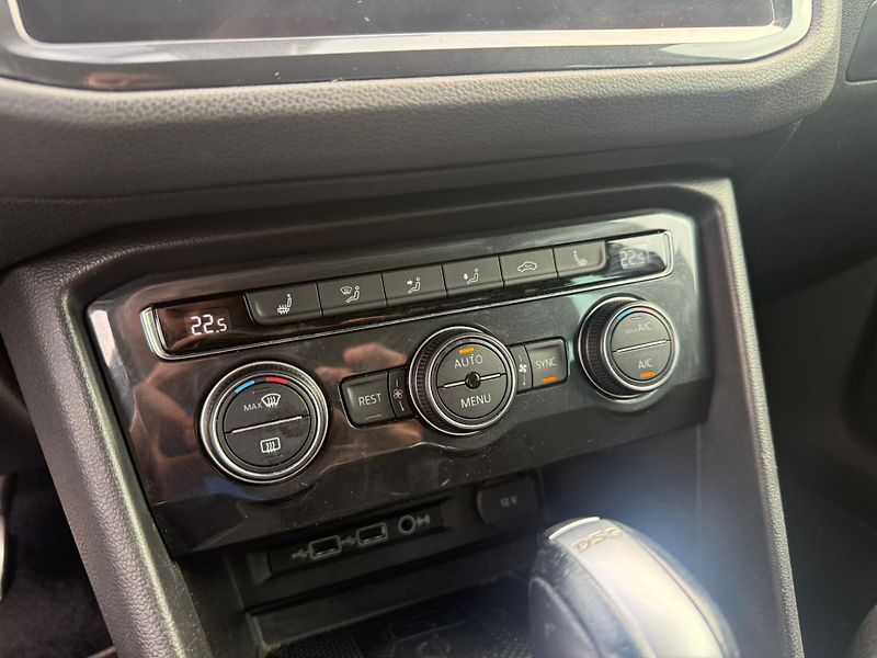 Volkswagen Tiguan 2.0TDI 110KW 4x4 DSG NOVÝ MOTO - fotka 14 z 20