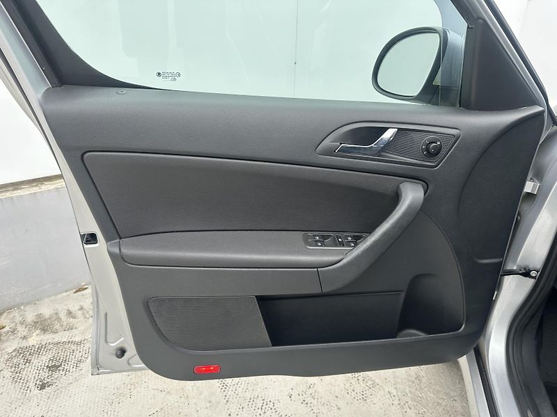 Škoda Yeti (2013) 1.4 TSI 90kW, ser.knížka - fotka 18 z 29
