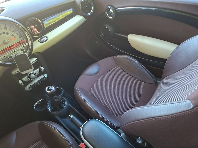 Mini Clubman (2009) 1.6i 88kW -VYHŘ.SED.-P.SENSORY - fotka 13 z 32
