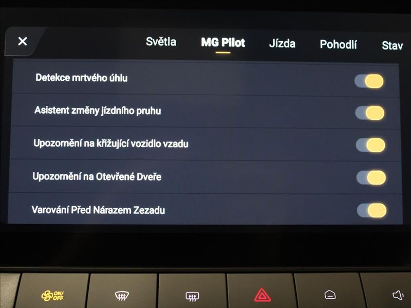 MG ZS 1,5 Hybrid+ Exclusive 15tkm.ČR - fotka 18 z 28