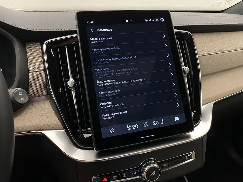Volvo XC90 (2025) T8 AWD Plug-in DARK ULTRA - fotka 70 z 75