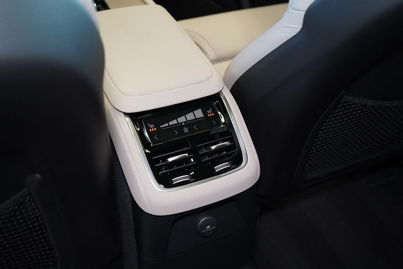 Volvo XC90 T8 ULTRA Bright, Masáž, Bowers - fotka 46 z 50