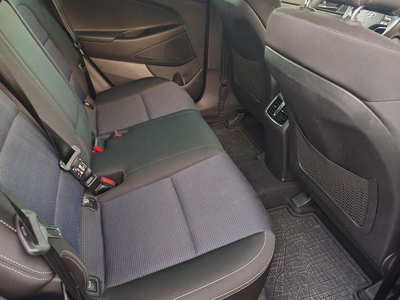 Hyundai Tucson 1.7 CRDi 1. májitel - fotka 17 z 24