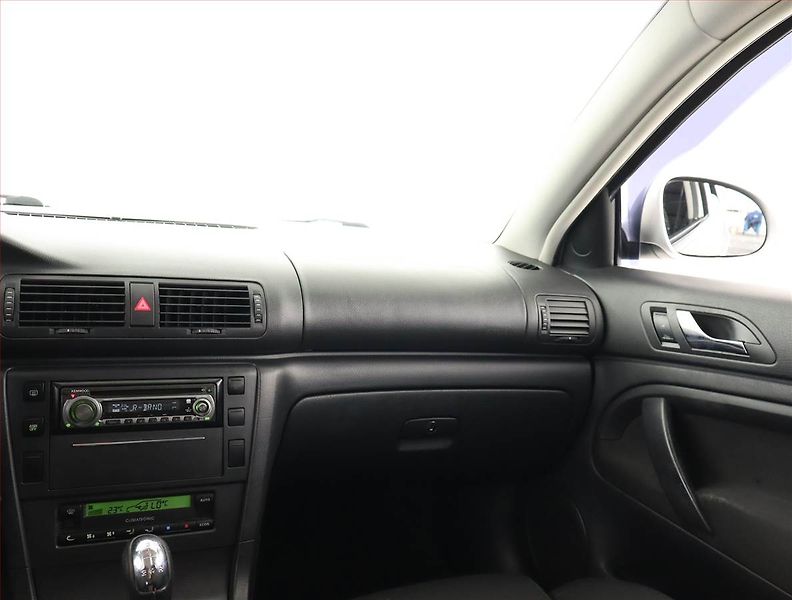 Škoda Superb (2007) Elegance 1.9 TDI, Serv.kniha - fotka 8 z 12