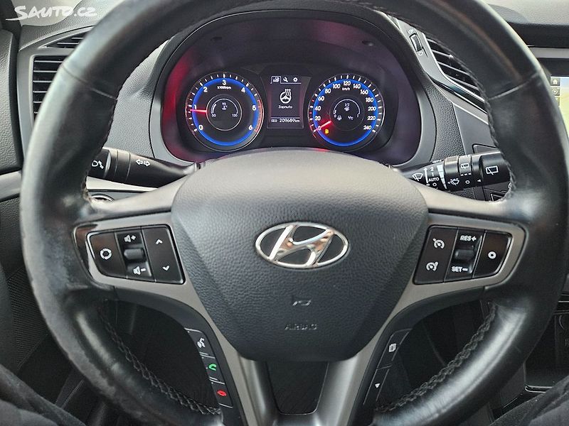 Hyundai i40 100kW VÝHŘEV KAMER DPH - fotka 28 z 44
