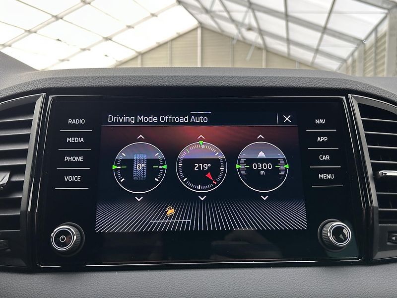 Škoda Karoq 2.0 TDI 4x4 SportLine - fotka 14 z 32