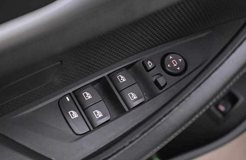 BMW i4 eDrive40 GC SoH 96% Tažné Kam - fotka 10 z 26