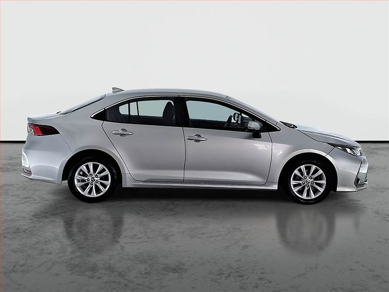 Toyota Corolla (2023) 1.8 Hybrid - fotka 6 z 20