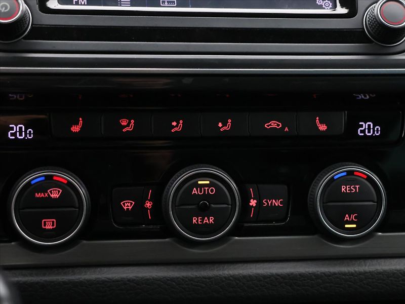 Volkswagen Multivan 2,0 TDI 150kW 4Motion LED 1Maj - fotka 22 z 30