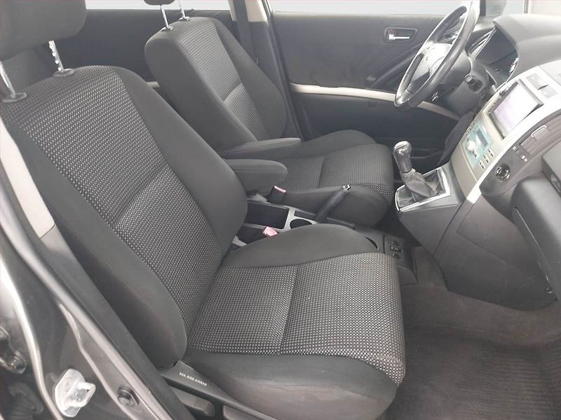 Toyota Corolla Verso (2007) 2.2 D-4D, 7 míst, nová STK - fotka 9 z 19