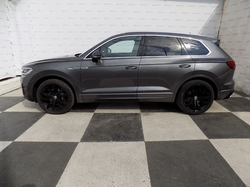 Volkswagen Touareg (2018) 3.0TDI/R-Line/4x4/AT/Matrix/ - fotka 2 z 47