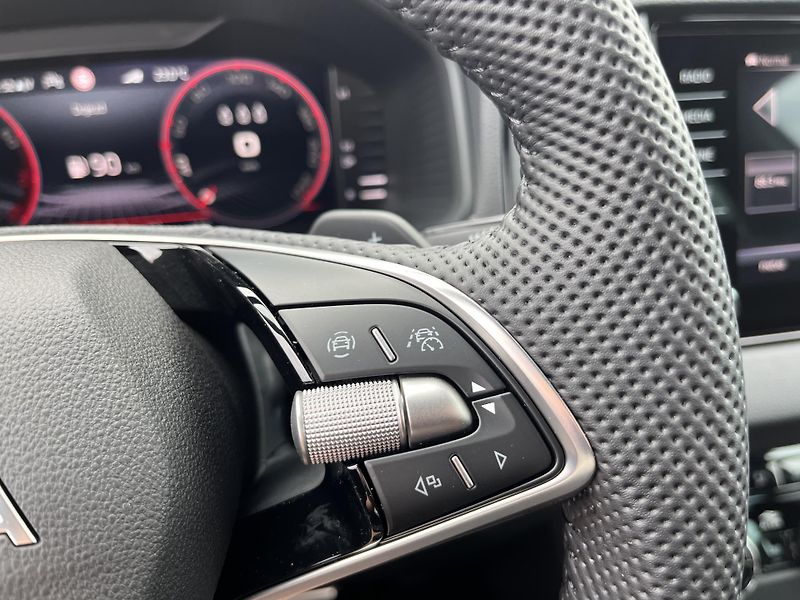 Škoda Karoq SPORTLINE 1.5 A7F 110kW - fotka 14 z 24