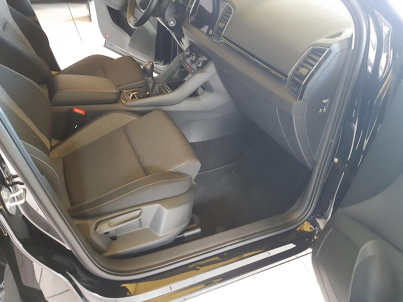 Škoda Karoq 2.0 TDI NAVI LED APP KAMERA - fotka 29 z 31