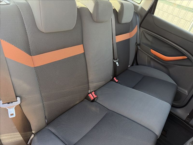 Ford Kuga 2.0 TDCi Panorama - fotka 16 z 18
