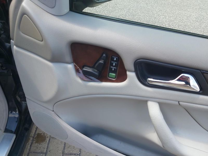 Mercedes-Benz CLK (1998)  320, 160 KW - fotka 31 z 41