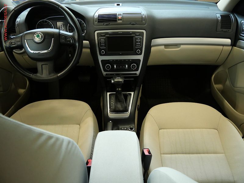 Škoda Octavia (2012) 1.6TDi, 2.maj,ČR, DSG, STK4 - fotka 8 z 26