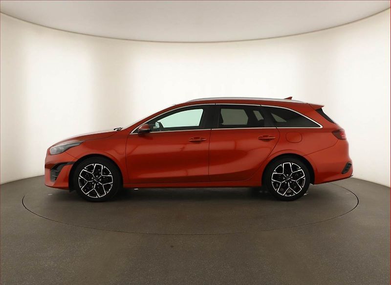 Kia Ceed (2023) 1.5 T-GDI - fotka 3 z 16