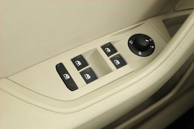 Škoda Superb (2015) Laurin&Klement 2.0 TDI - fotka 15 z 20