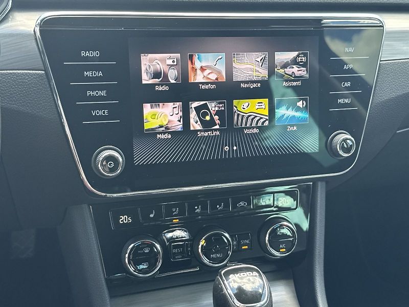 Škoda Superb (2023) Combi 2.0 TDI DSG Style - fotka 22 z 34